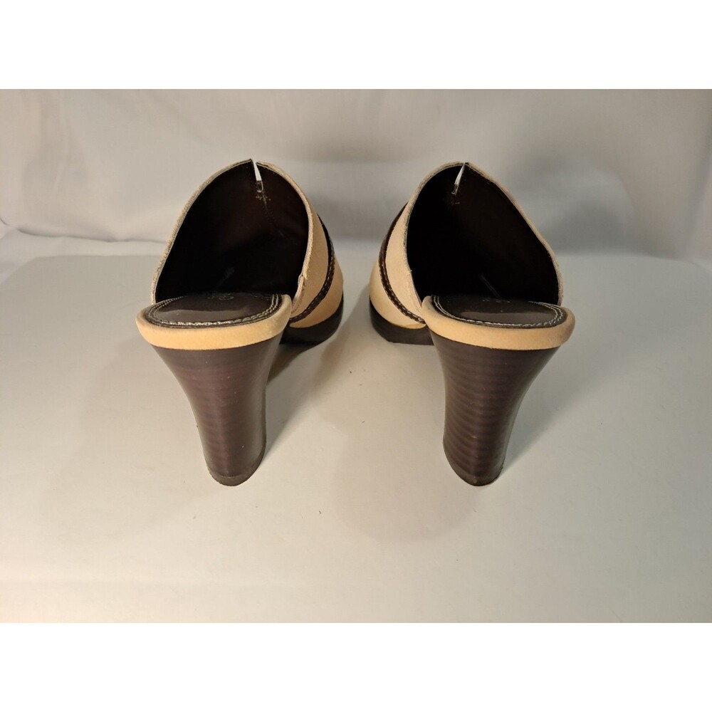 St. John's Bay Tan Brown Slip On Suede Mules 2.5" Heel Barely Worn Size 5.5M - Picture 5 of 8